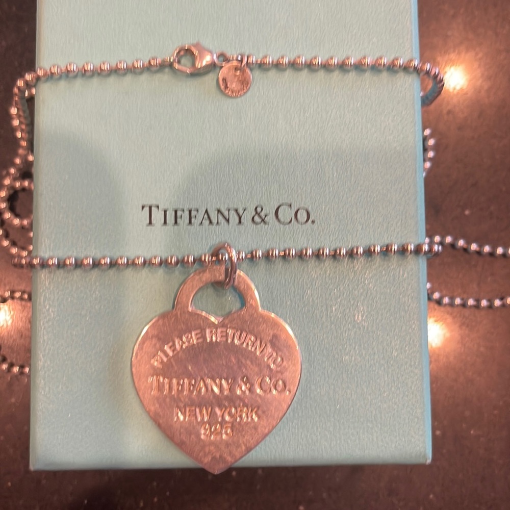 30” silver Tiffany’s chain and heart pendant.